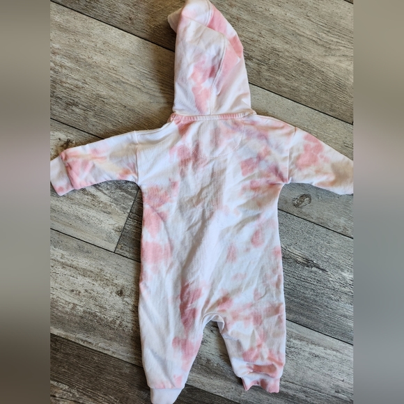 Levi's tie-dye baby girls romper- Pink/White - Picture 7 of 7